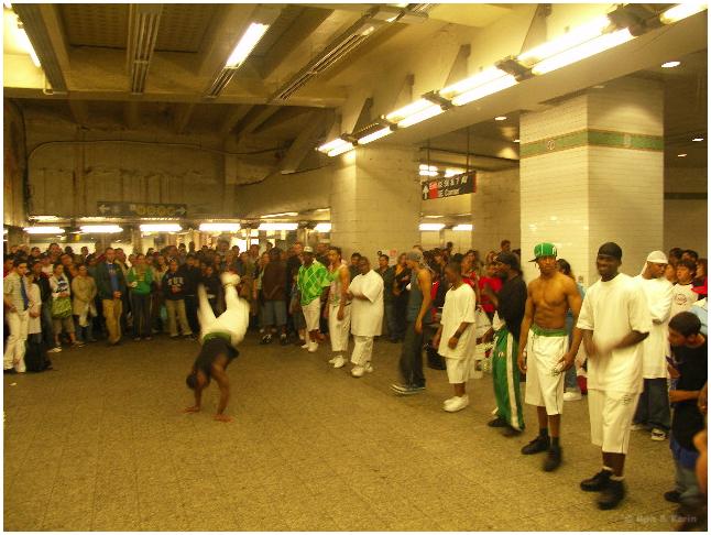 030 brake dancing in de subway